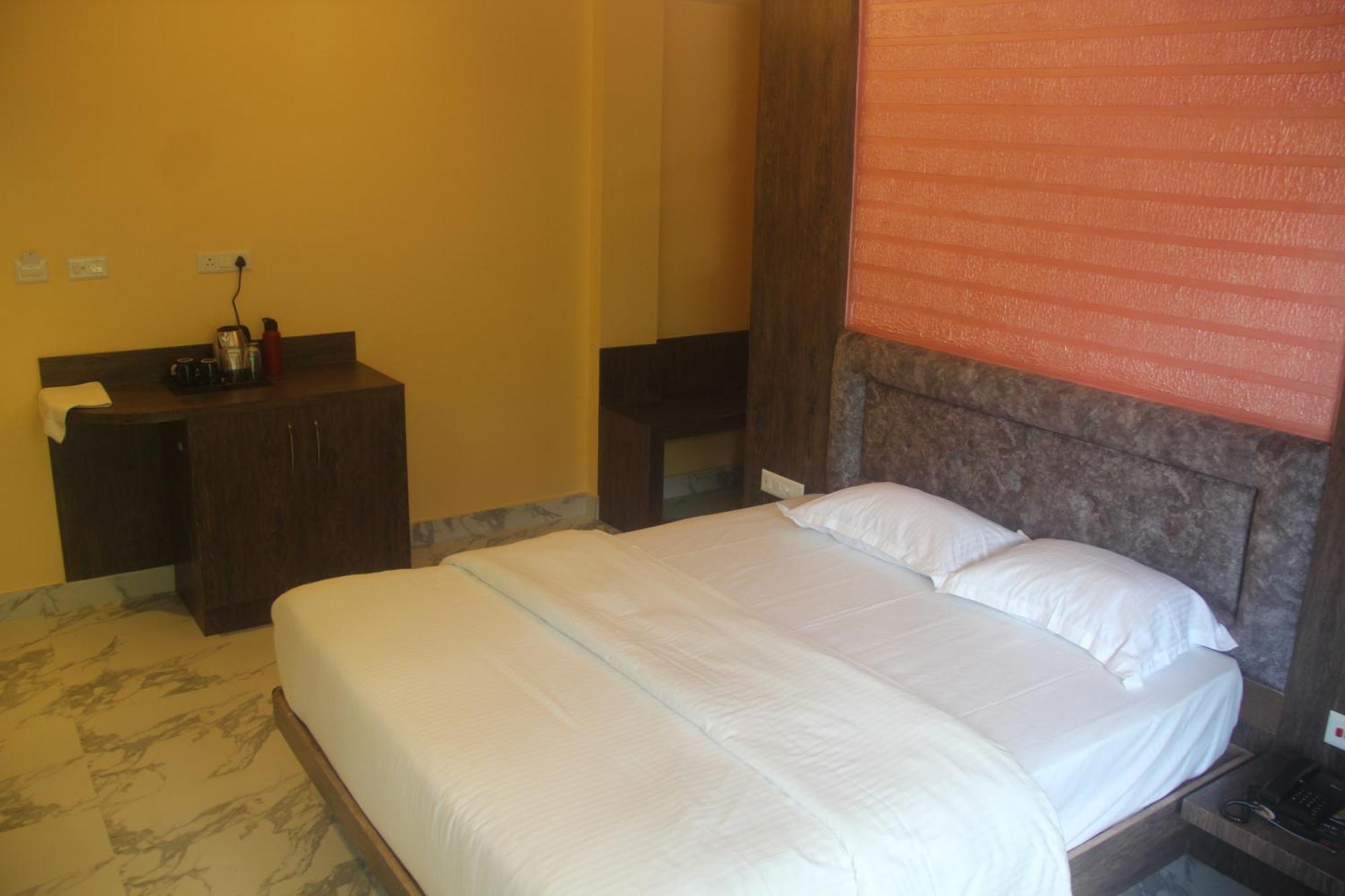 Hotel Serene Palace Port Blair Exteriör bild