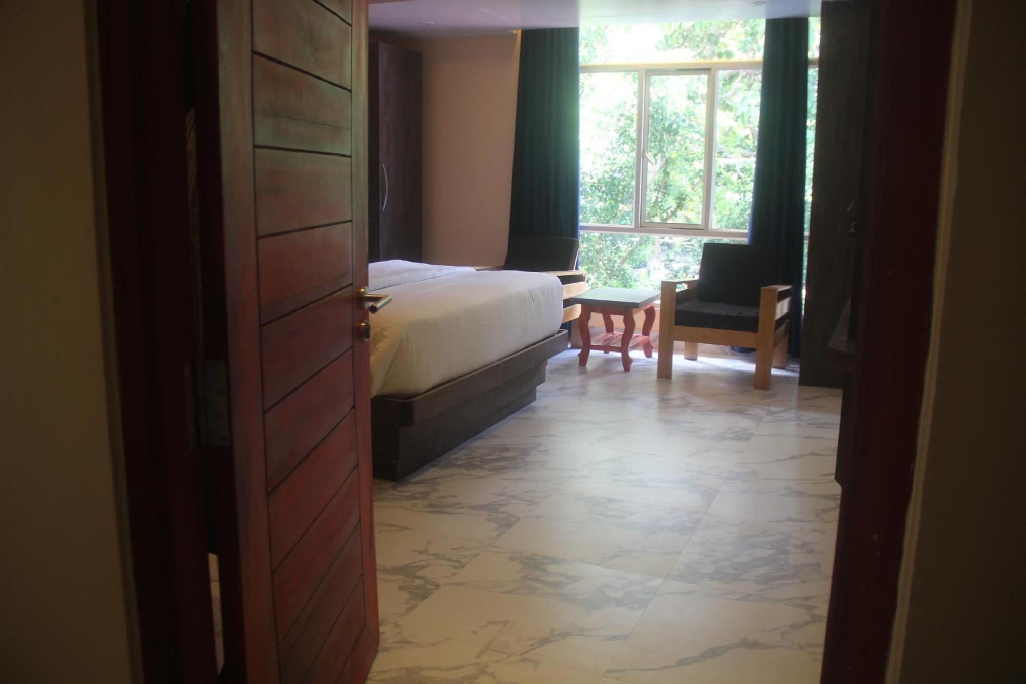 Hotel Serene Palace Port Blair Exteriör bild