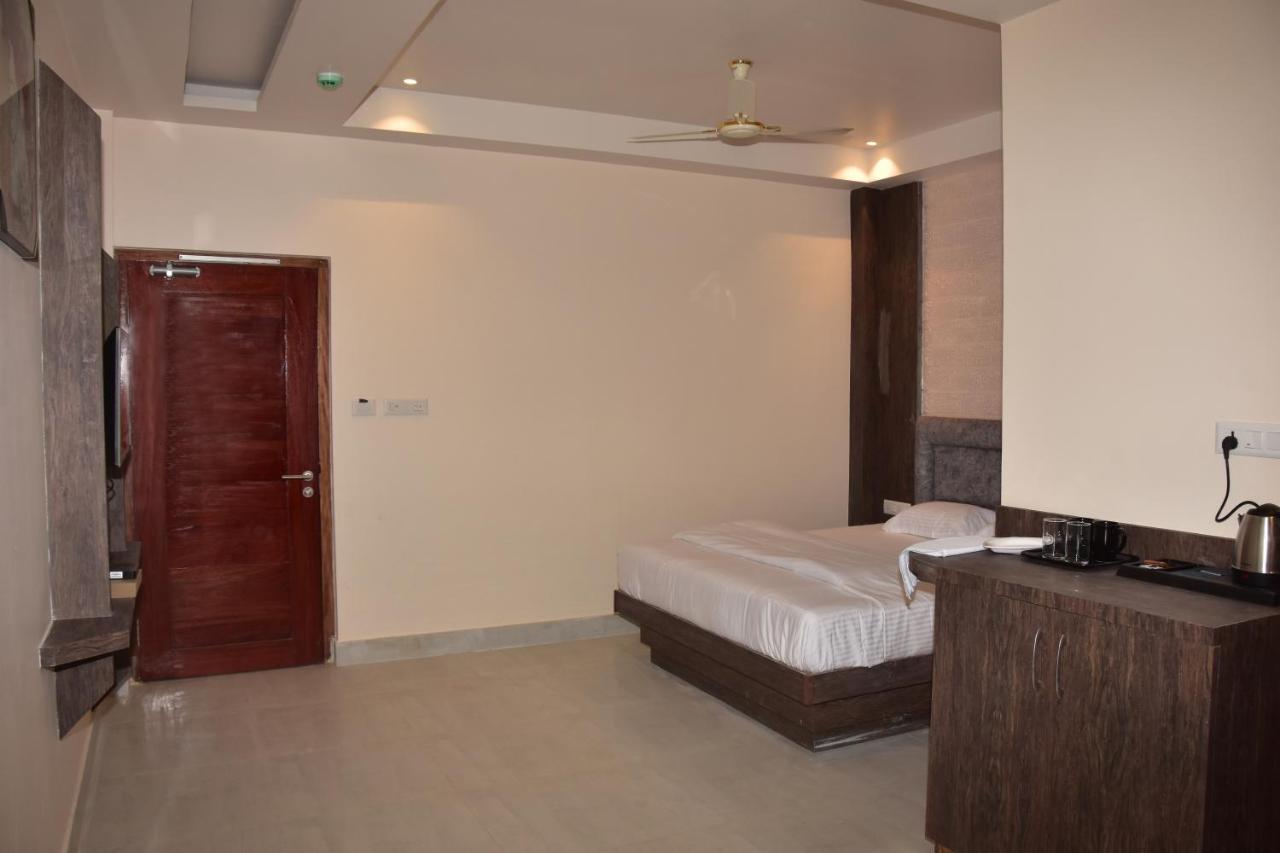 Hotel Serene Palace Port Blair Exteriör bild